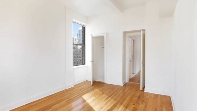 Foto del edificio - 228 W 71st St