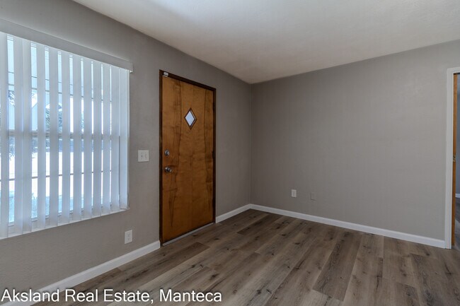 Foto del edificio - 3005 W Lathrop Rd