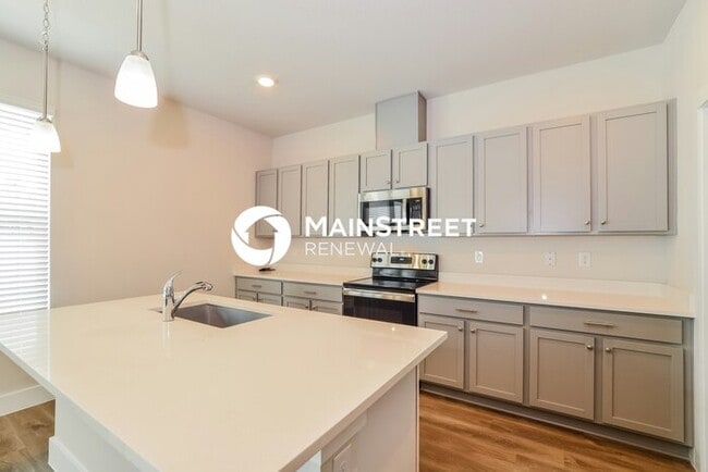Foto del edificio - 4 Bedroom Pet-Friendly Home in Deland, FL with Main Street Renewal