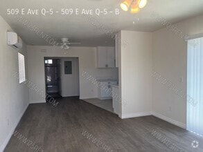 Building Photo - 509 E Ave Q-5