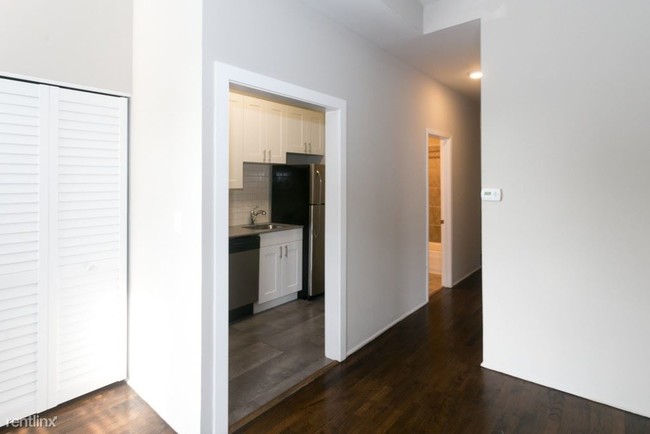 Foto del edificio - 3444 N Elaine Pl