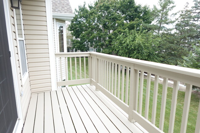 Building Photo - 231 University Ln