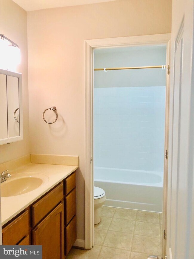 Building Photo - 7905 Della Rosa Ct