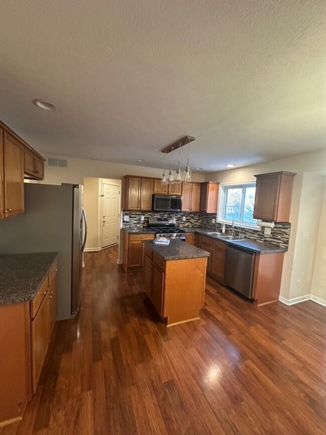 Building Photo - 4 Kings Way