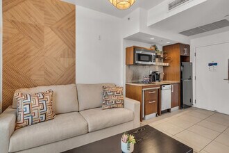 Building Photo - 1036 Ocean Dr