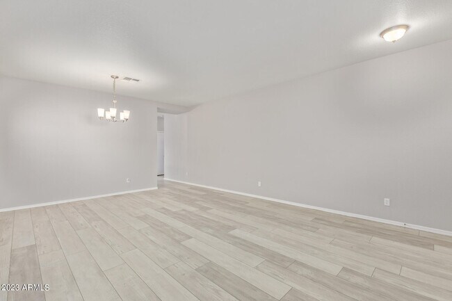 Building Photo - 2821 W Santa Cruz Ave
