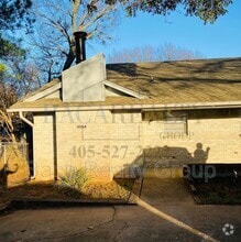Building Photo - 305 S 5th St