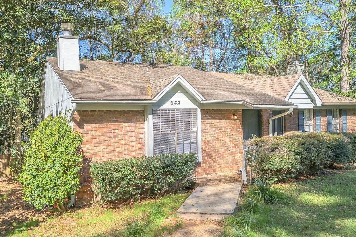 Foto principal - 249 Whetherbine Way E