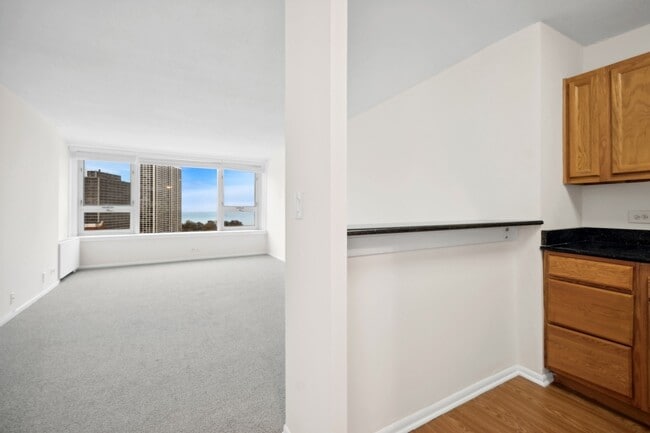 Building Photo - 2728 N Hampden Ct