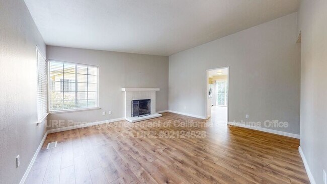 Building Photo - 628 Draco Dr