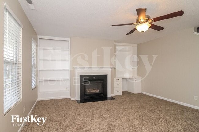 Building Photo - 275 Frontier Dr