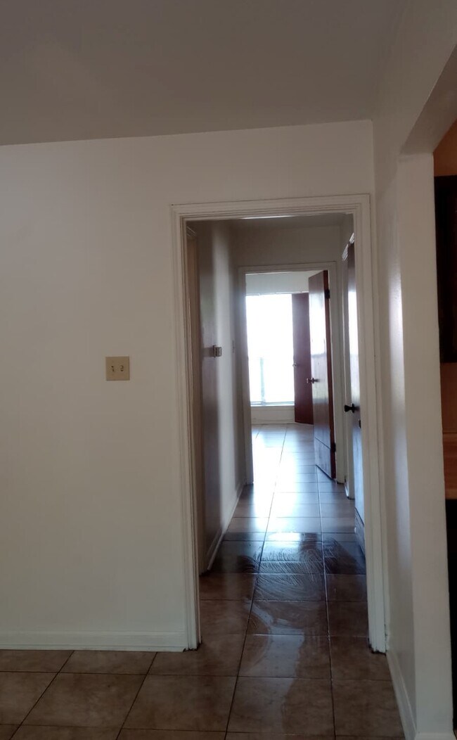 Foto del edificio - 7733 Bles Ave