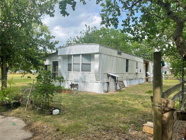 Foto del edificio - 5710 Patridge Dr