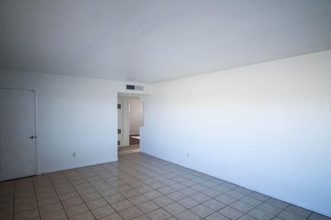 Building Photo - 209 San Saba Rd