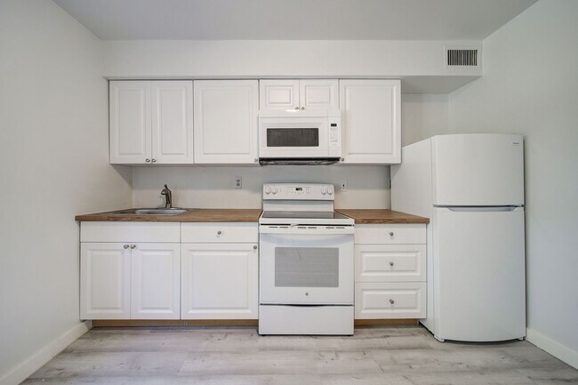 Foto del edificio - 111 NW 152nd St