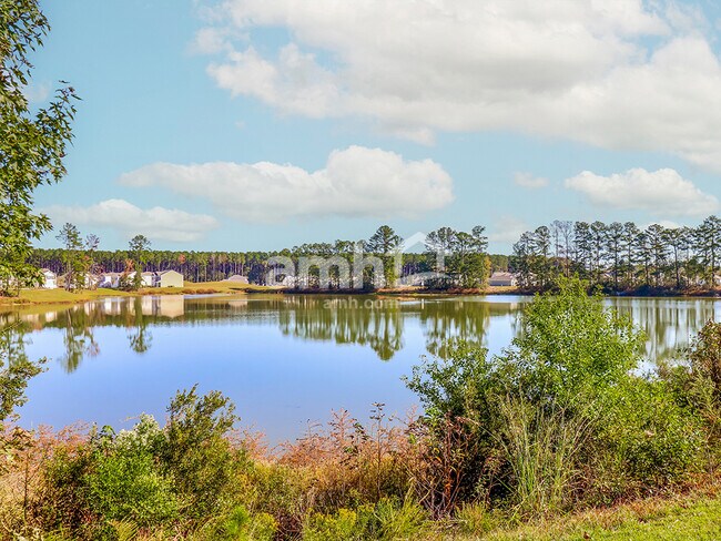 Foto del edificio - 221 Dogwood Cir