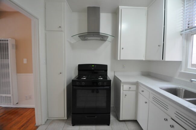 Building Photo - 14830 Dickens St