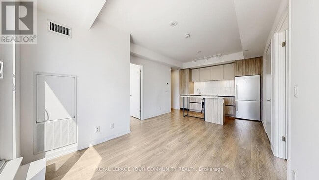 Building Photo - 8-628 Beverley Glen Blvd