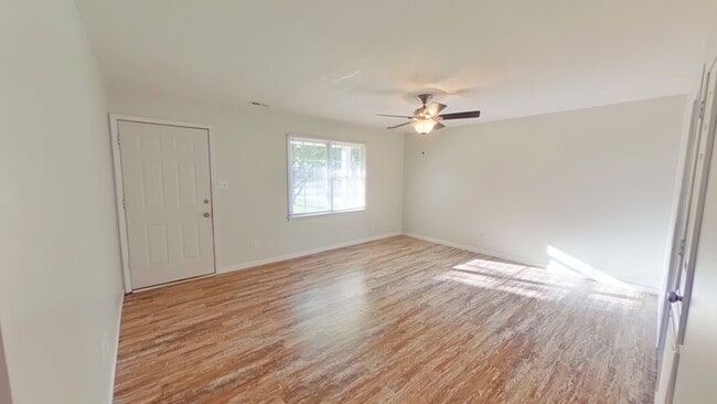 Building Photo - 1548 Rossmore Dr