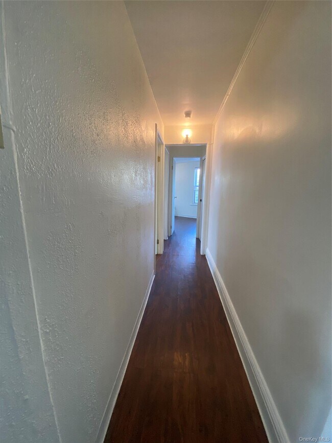 Foto del edificio - 67-28 Forest Ave
