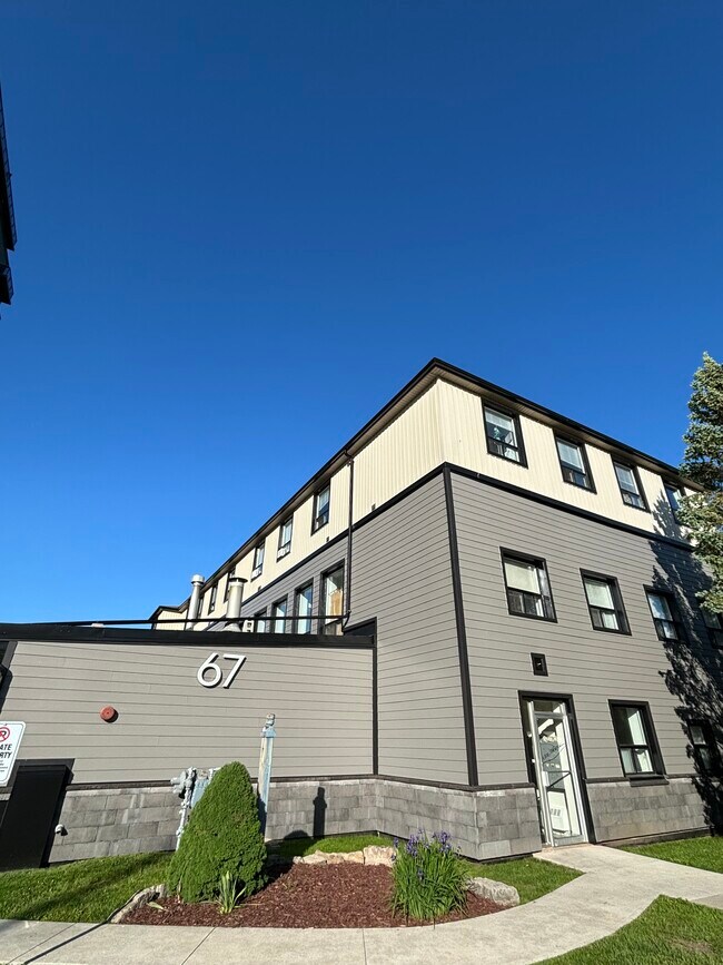 Photo du bâtiment - 67 Wyndham St S