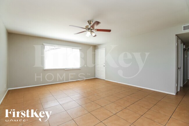 Building Photo - 5213 S 47th Pl