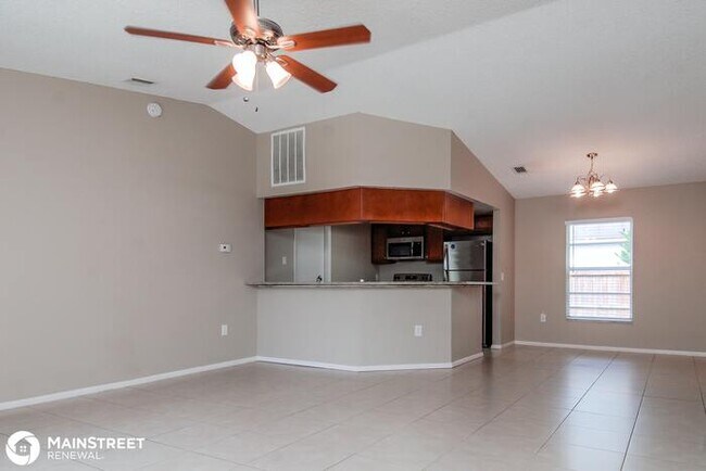 Building Photo - 4739 Whiteway Dr, Tampa, FL 33617