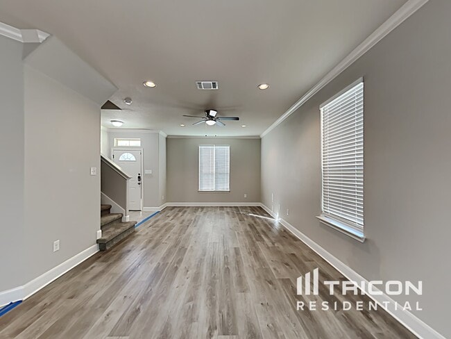 Building Photo - 4007 Anton Dr