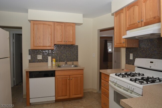 Building Photo - 30 Crater Ave