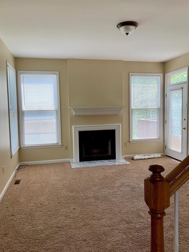 Building Photo - 4057 Whitewater Dr