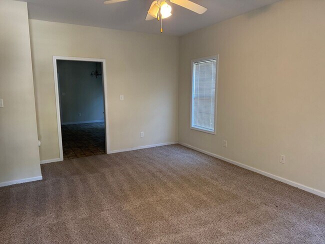 Foto del edificio - 1203 Stoneridge Ln