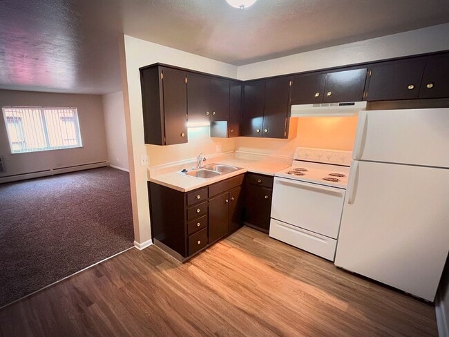 Interior Photo - 25 Grant St