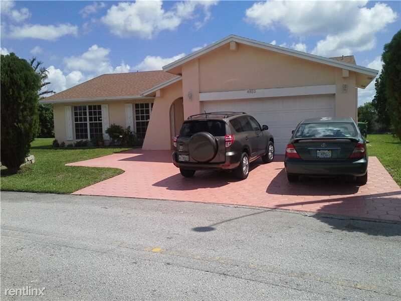 Primary Photo - 4810 Mango Dr