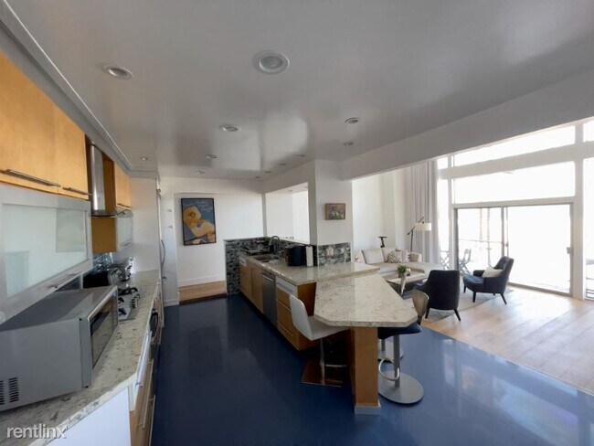 Foto del edificio - 3215 Ocean Front Walk