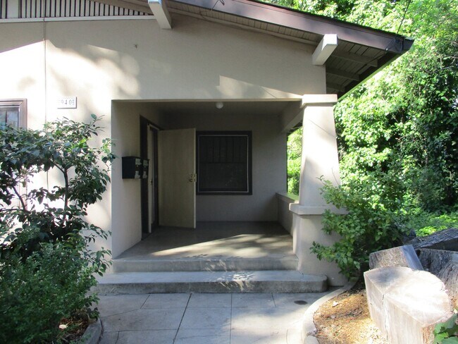 Building Photo - 940salem