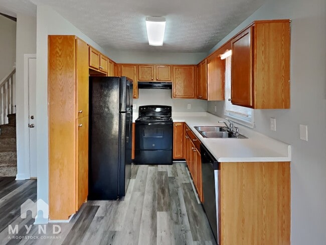 Building Photo - 230 Woodbridge Dr