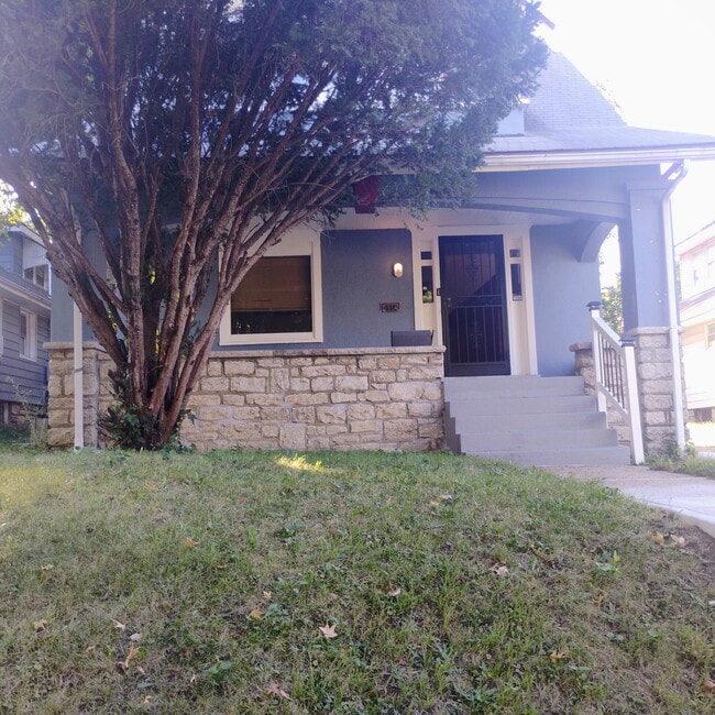 Building Photo - 2914 Bales Ave