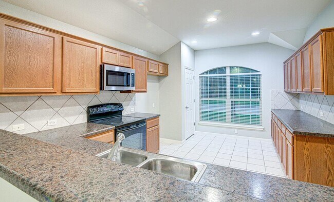 Foto del edificio - 7705 Pebble Creek Dr
