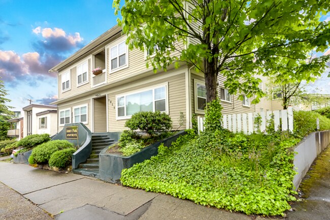Building Photo - Abbey Park Apartments in Vibrant Eastlake