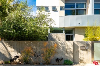 Building Photo - 1217 Cabrillo Ave