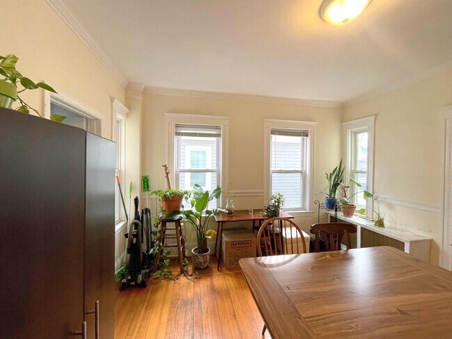 Building Photo - 57 Simpson Ave