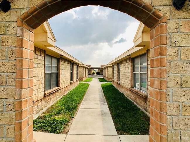 Foto del edificio - 22 Upland Dr