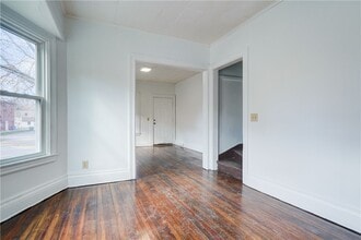 Building Photo - 459 Parsells Ave
