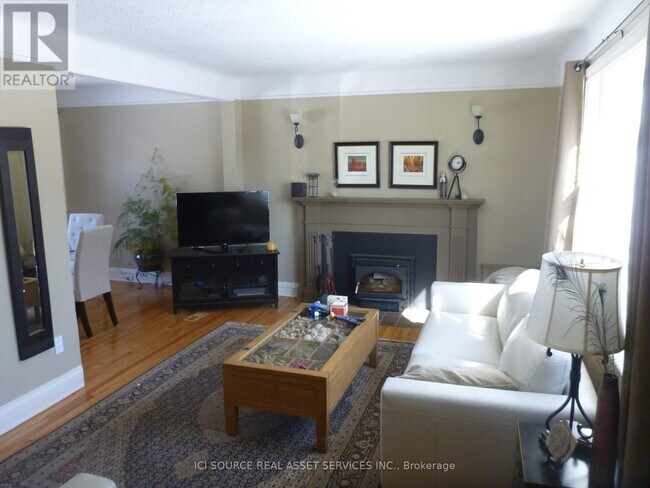 Building Photo - 40 Marlowe Crescent