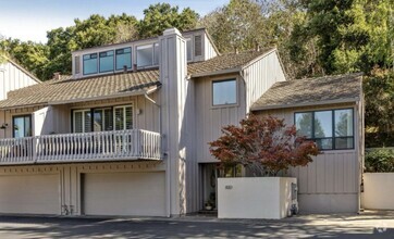 Building Photo - 9668 Willow Ct