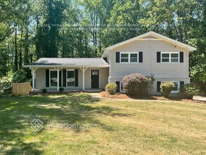 Building Photo - 3269 Robin Hood Ln