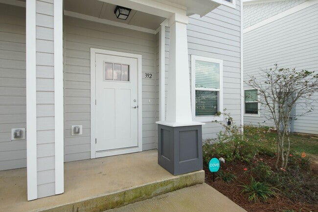 Building Photo - Great Location in Freeport