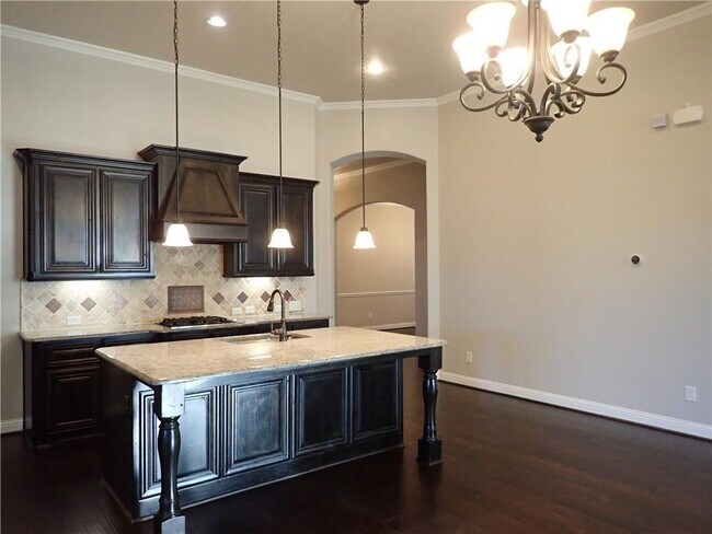 Building Photo - 409 Silver Trail