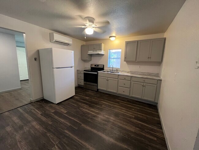 Kitchen - 610 Williams St