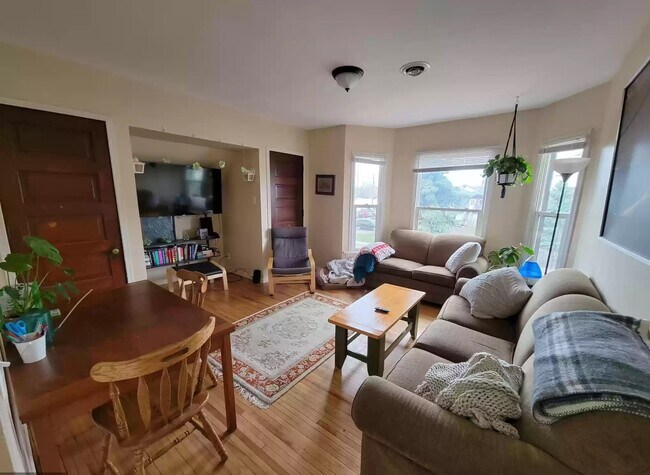 Sala de estar - 3017 Garfield Ave